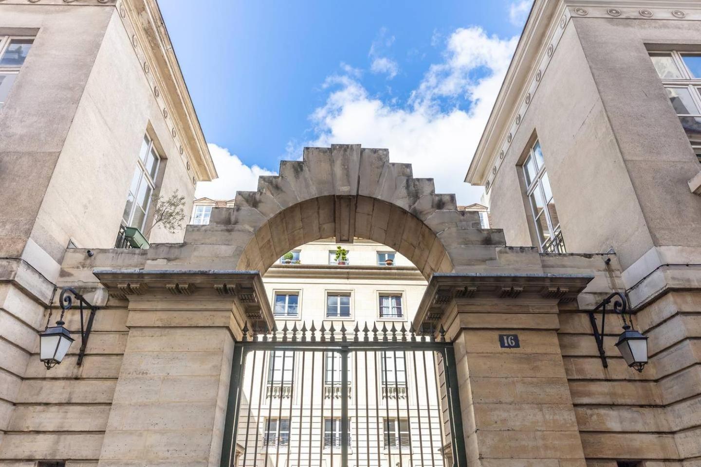 Home In Paris Marais Elegant Flat In Old Paris Exterior photo